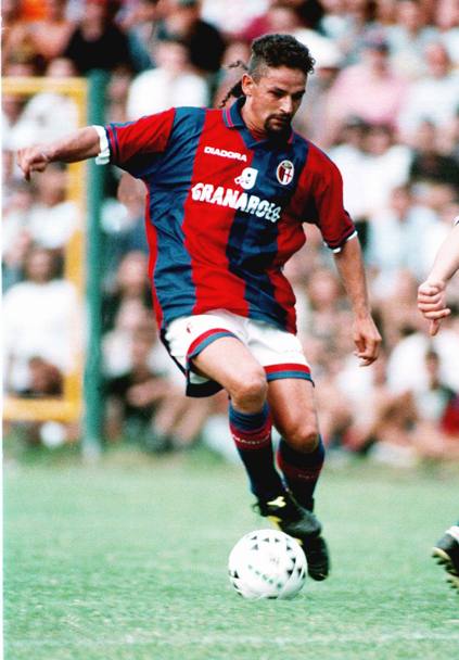 A luglio 1997 passa al Bologna del presidente Giuseppe Gazzoni Frascara, Baggio segna 22 gol in 30 partite, suo record in una stagione di A. Porta la squadra all&#39;8 posto (e in Uefa) e si merita la fiducia del nuovo c.t. della Nazionale Cesare Maldini che lo convoca per i Mondiali di Francia &#39;98 (Ap)